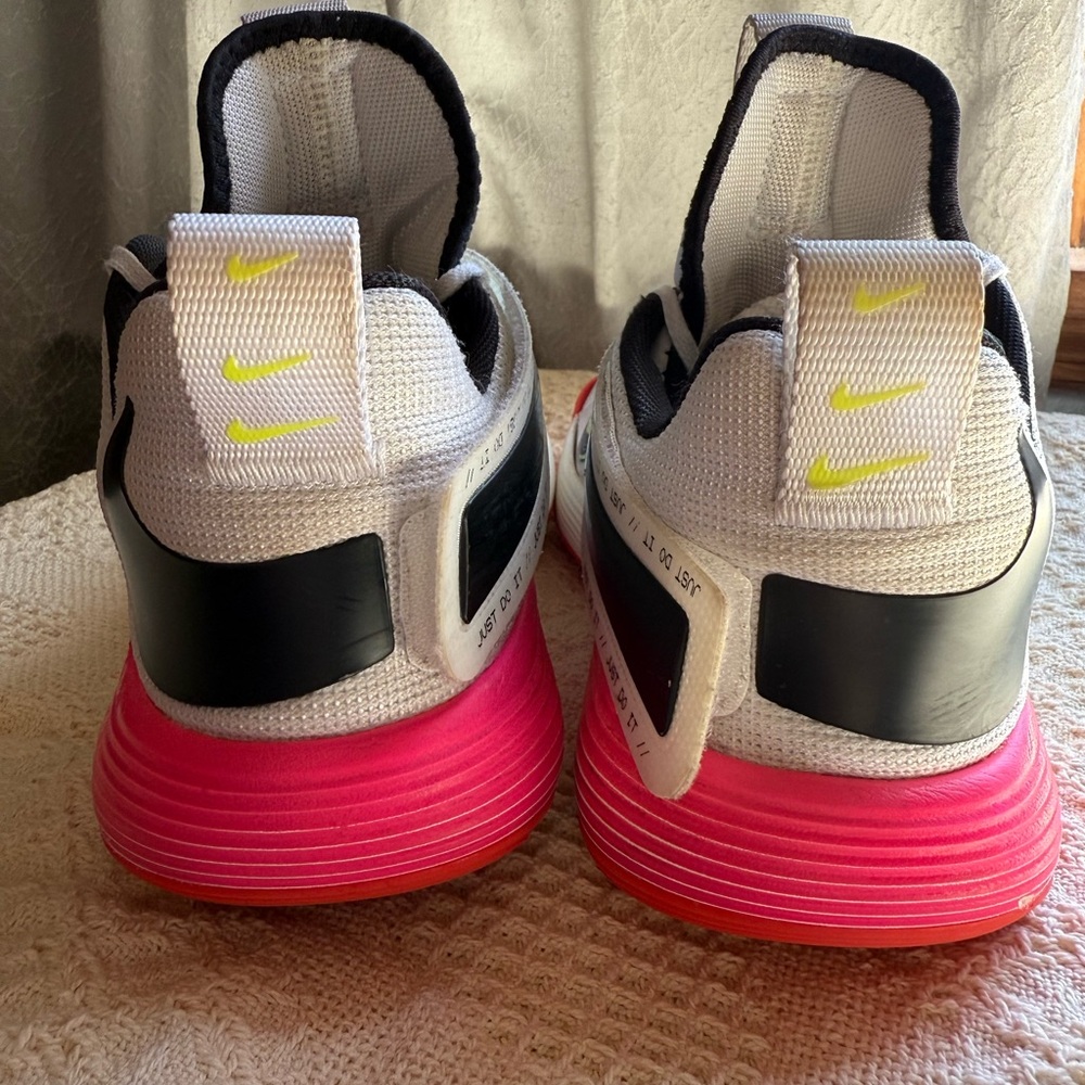 Women's Nike React Hyperset SE Volleyball Shoes White/Crimson Pink - Picture 8 of 10